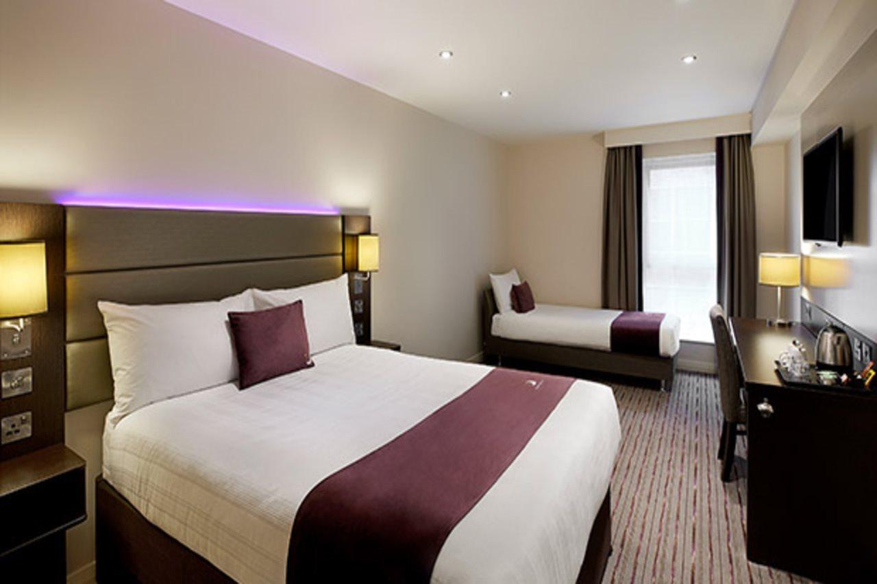 Premier Inn London Gatwick Airport South - London Road Crawley  Exterior photo