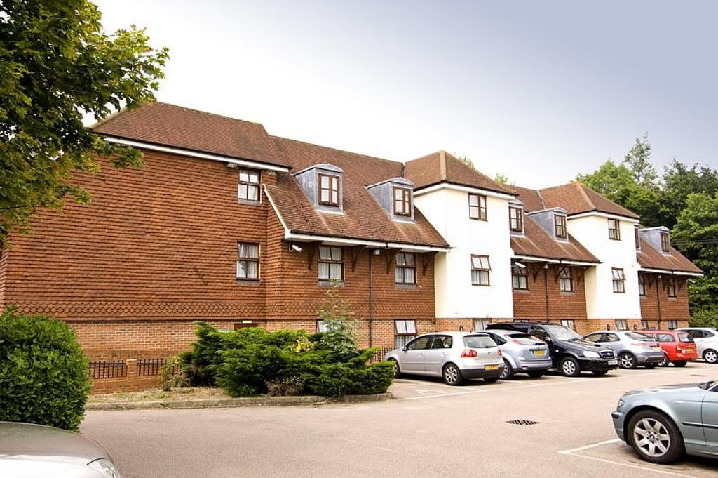 Premier Inn London Gatwick Airport South - London Road Crawley  Exterior photo