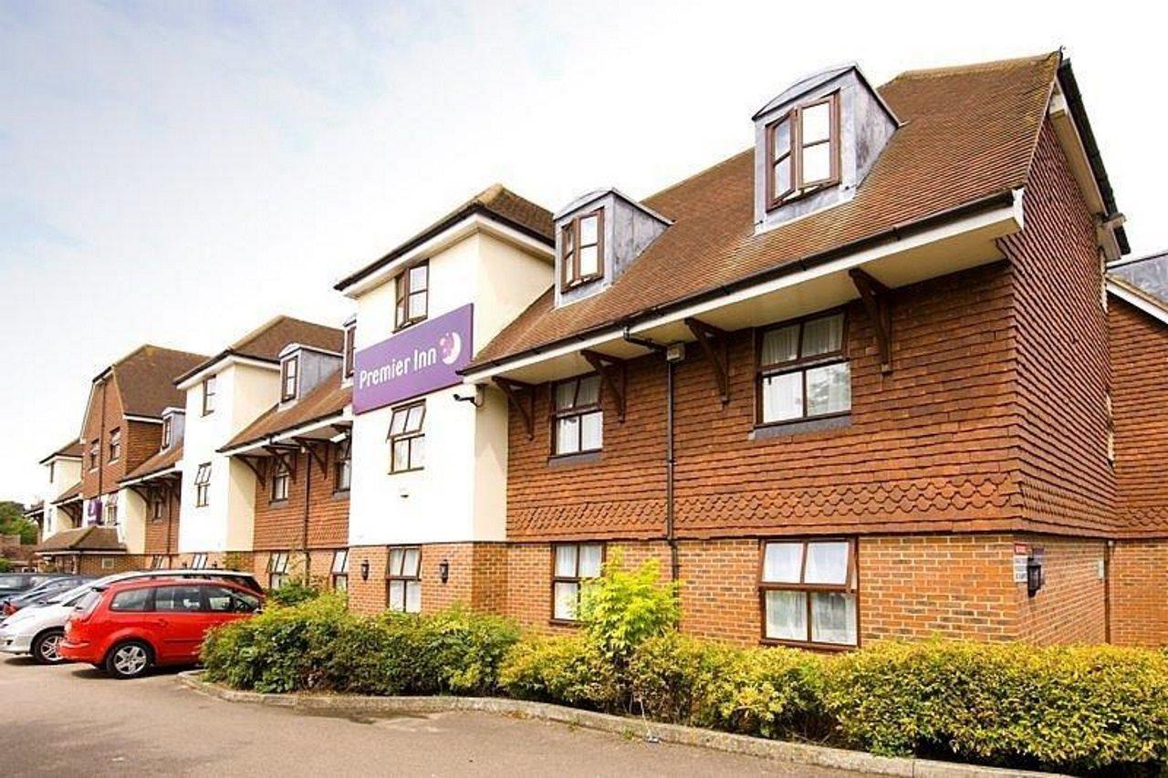 Premier Inn London Gatwick Airport South - London Road Crawley  Exterior photo